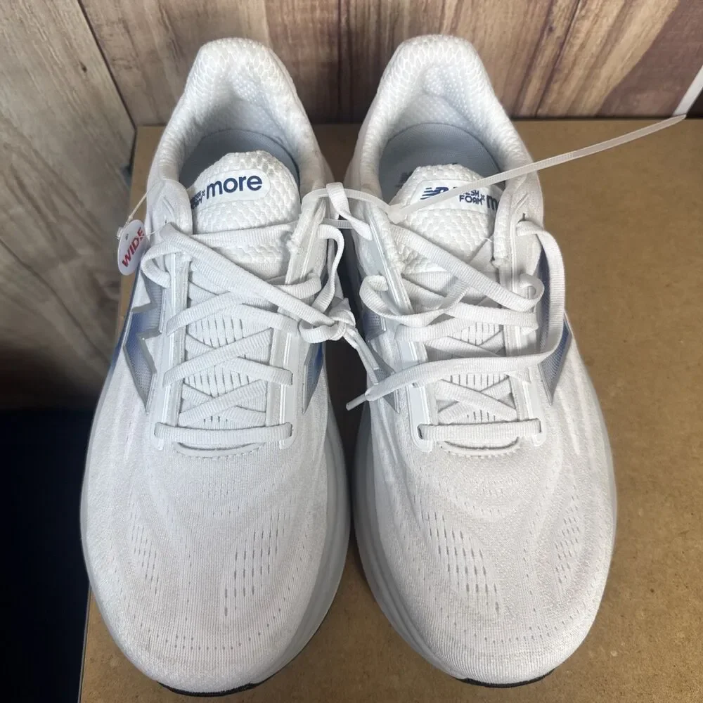 New Balance Men's More Fresh Foam White Blue Agate Reflection Size 9 2E Wide